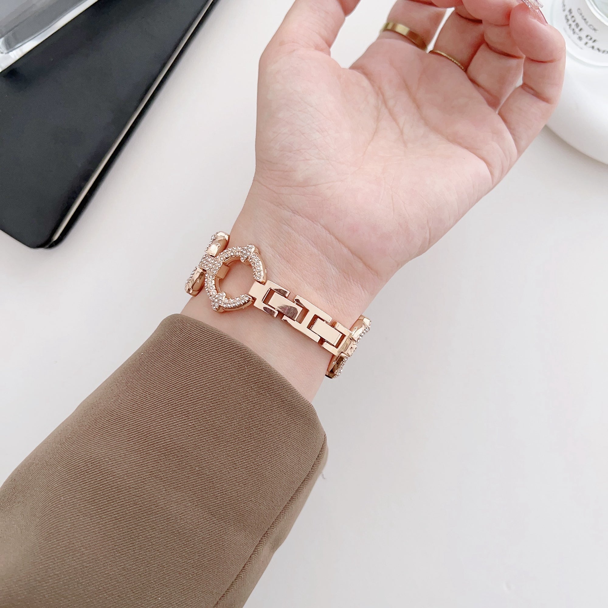 For Apple Watch Ultra Ultra 2 49mm Series 8 7 45mm Series 6 5 4 SE SE (2022) SE (2023) 44mm Series 3 2 1 42mm Metal O-Shape Watch Strap with Rhinestone