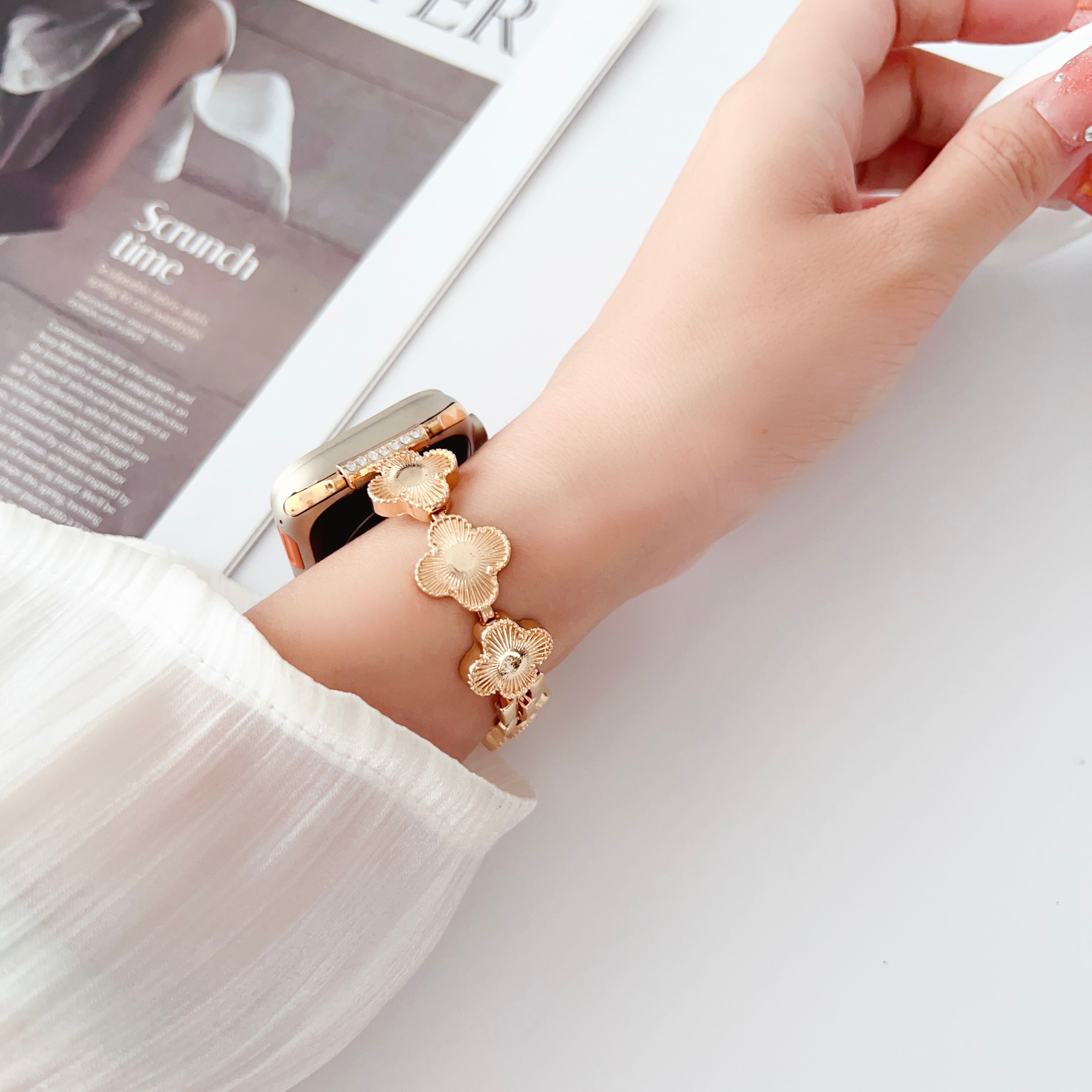 For Apple Watch Series 9 8 7 41mm 6 5 4 SE SE (2022) SE (2023) 40mm Series 3 2 1 38mm Clover Charm Watch Bracelet Metal Watchband